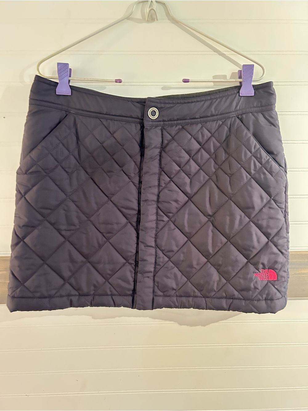 The North Face Quilted Mini Skirt - Charcoal with Pink Logo